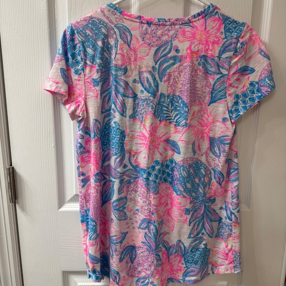 Lilly Pulitzer “Pineapple Shake” Pink & Blue V-Neck Tee – Size Small, EUC - Picture 2 of 2